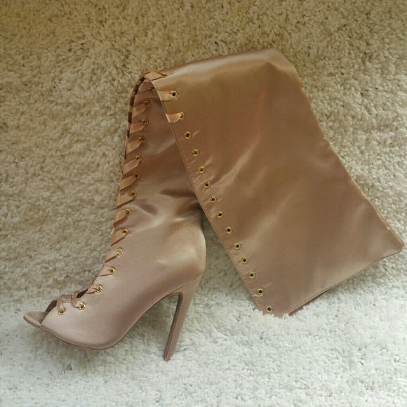 Thigh High Blush Satin Lace up Boot size 6 - Picture 4 of 4